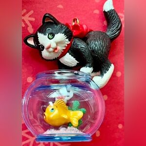 🔴 Mischievous Kittens 1999 Hallmark Keepsake Christmas Tree Ornament QX6427